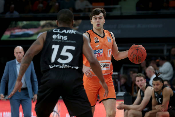 在国内联赛 在国内联赛